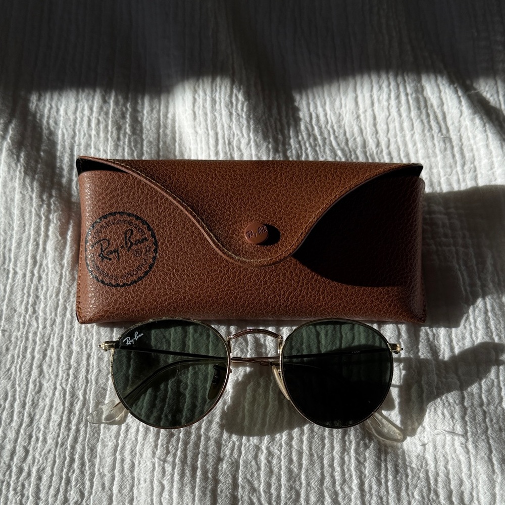 Ray-Ban Round Metal Sunglasses with Green Lenses and Brown Case